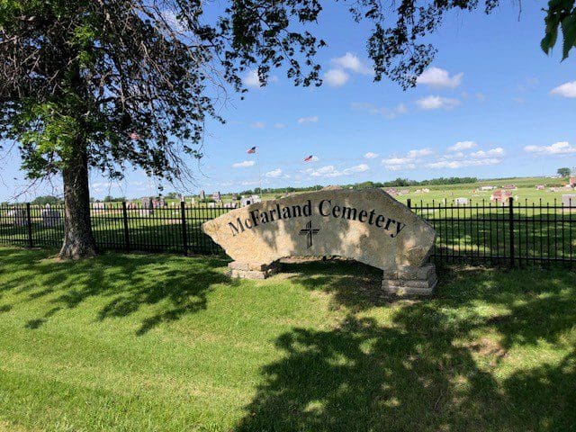 A sign that says " oakland cemetery ".